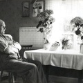 Albert Larsson i sin stuga, far till Ida, gift Pålsson